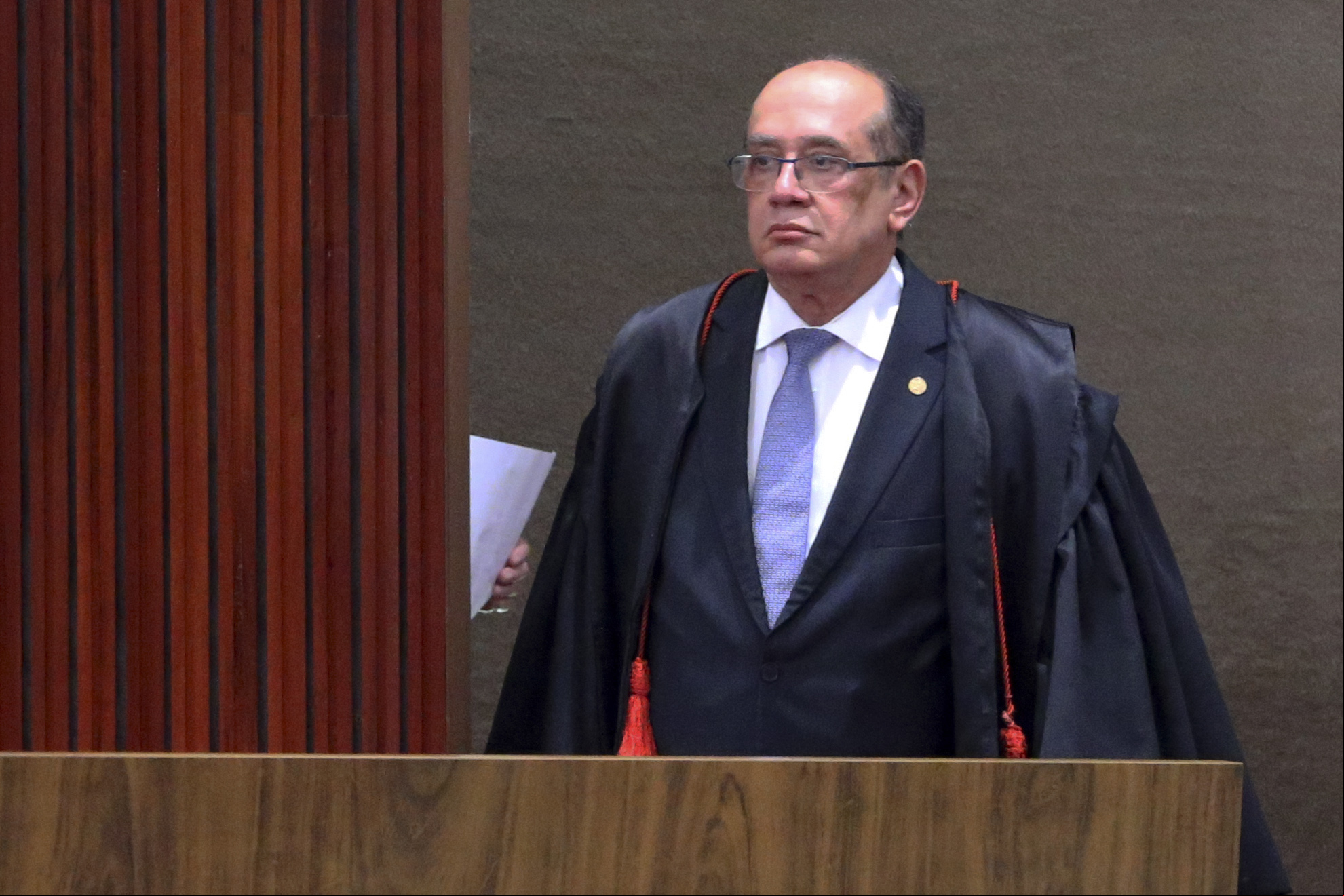 Brasília - O ministro Gilmar Mendes durante audiência no Tribunal Superior Eleitoral para julgar a ação que pede a cassação da chapa Dilma-Temer nas eleições de 2014 (Antonio Cruz/Agência Brasil)