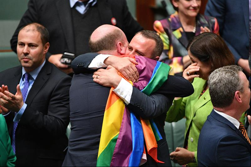 Parlamentares australianos aprovam lei que legaliza casamento entre homossexuais