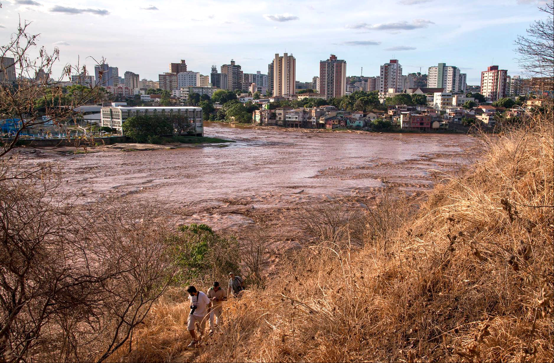 Governador Valadares (MG) - agem da lama pelo Rio Doce, por causa do rompimento de duas barragens em Mariana, Minas Gerais, causa desastre ambiental (Leonardo Merçon/Instituto Últimos Refúgios/Divulgação)