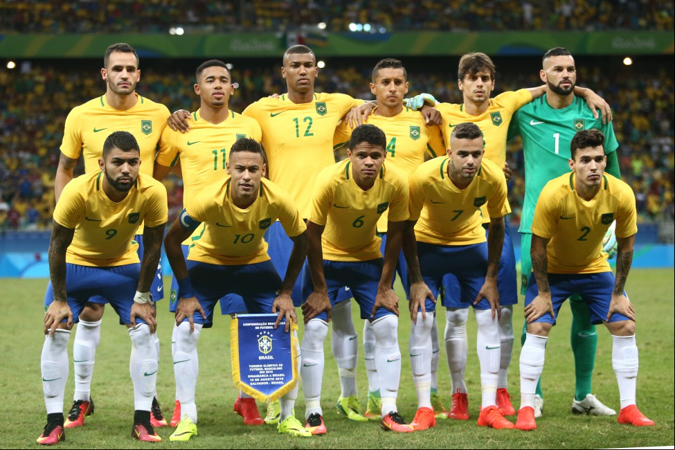A seleção brasileira conquista ouro olímpico com vitória sobre a Alemanha no Maracanã. Neymar abriu o placar com um gol de falta no primeiro tempo da partida
