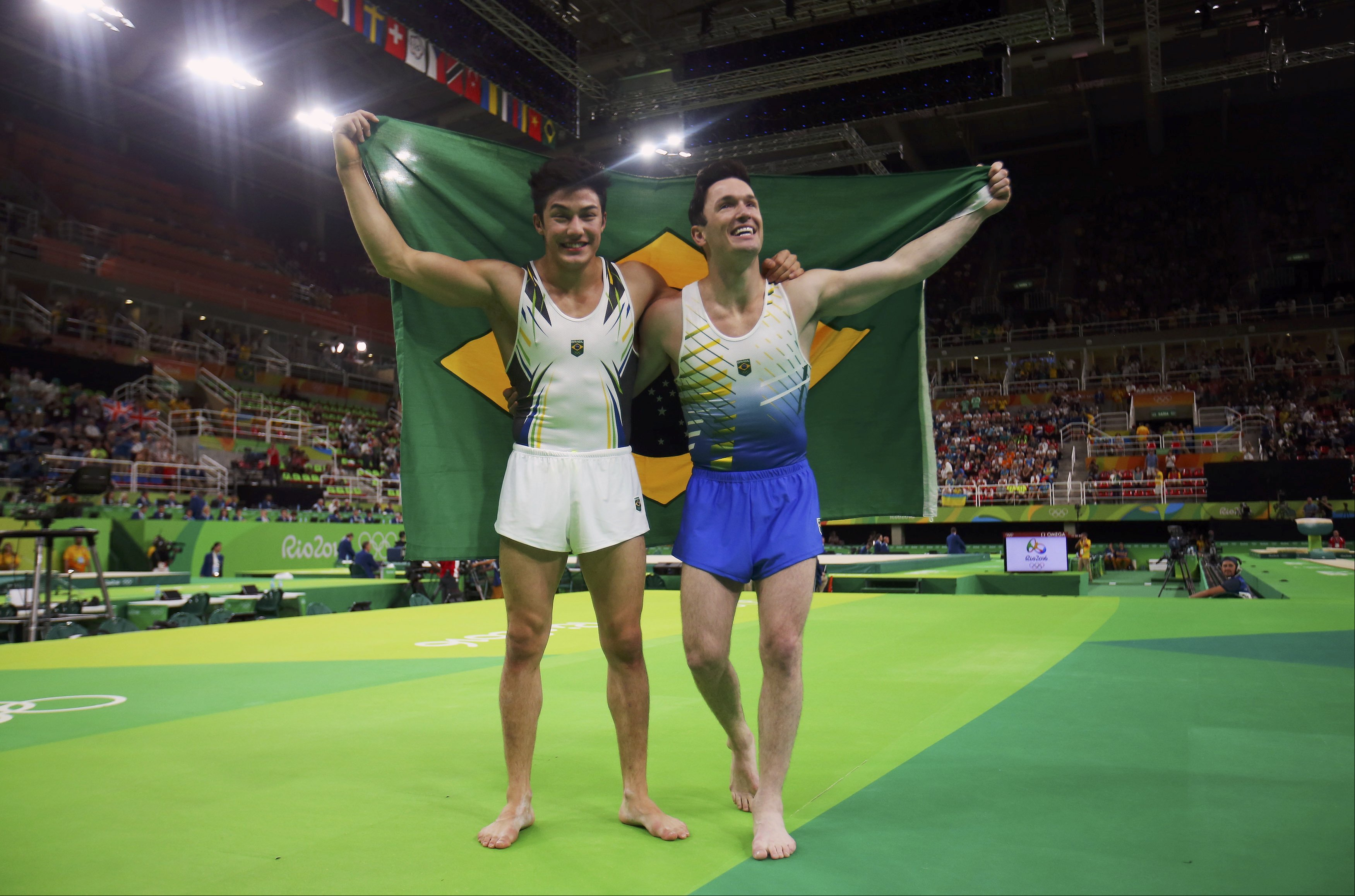 Diego Hypólito e Arthur Mariano ganham prata e bronze no solo da ginástica artística