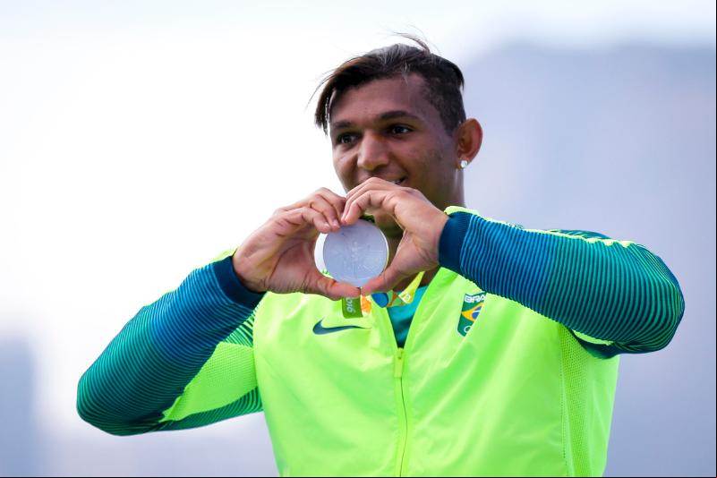Isaquias Queiroz conquistou três medalhas na canoagem durante a Rio 2016