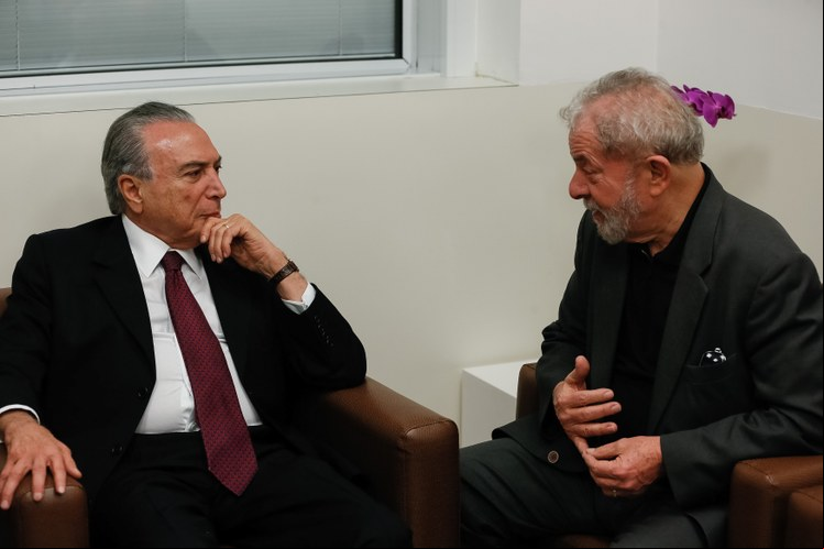 Presidente Michel Temer faz visita de condolências ao ex-presidente Lula