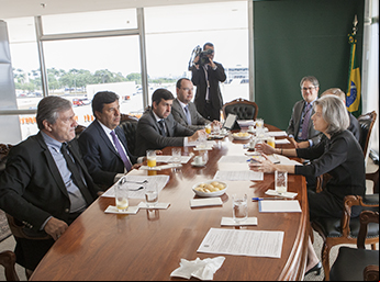 Ministro da Justiça Torquato Jardim (a esquerda) reúne-se com a presidente do STF, Cármen Lúcia